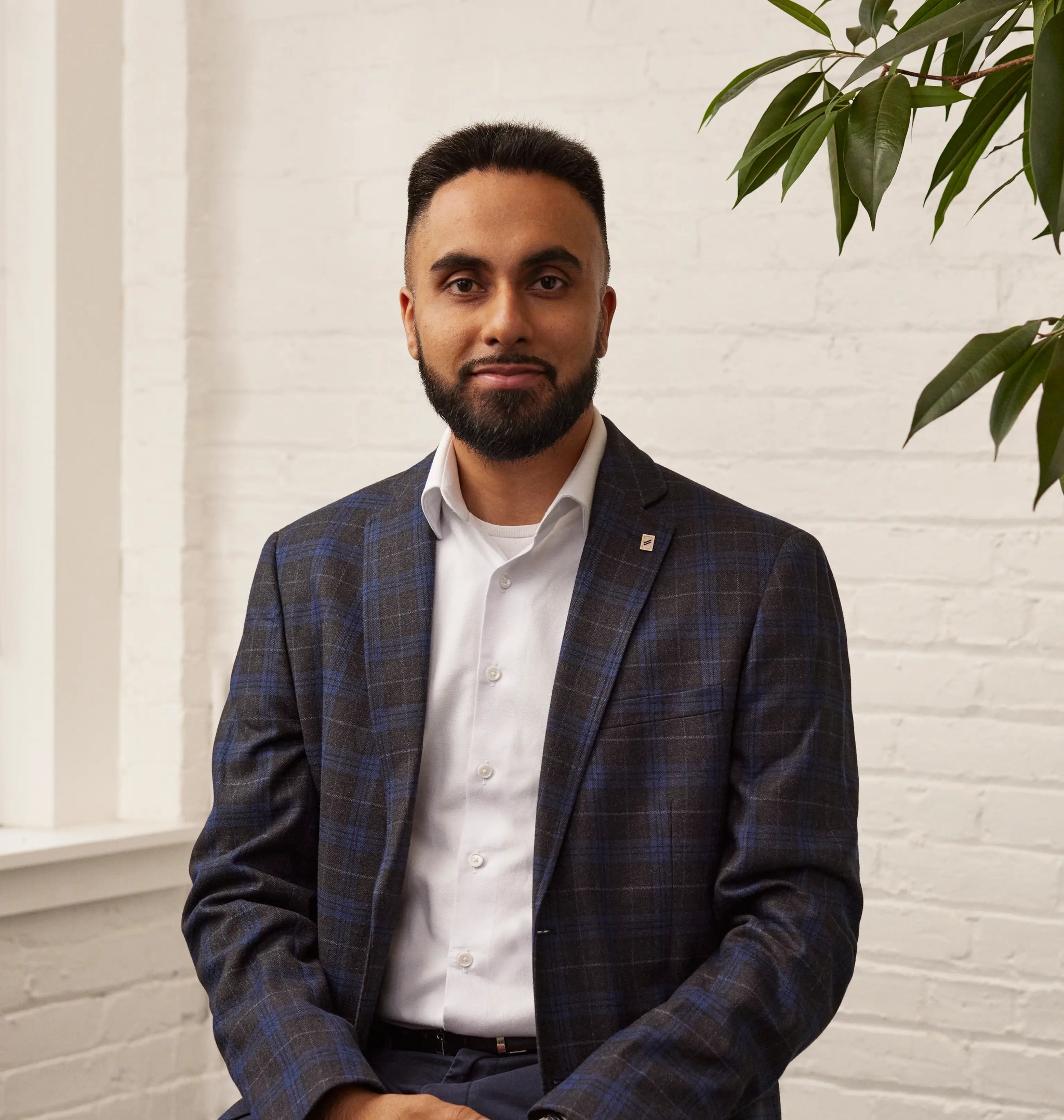 Headshot of one of Wealthsimple's advisors, Sunmeet.