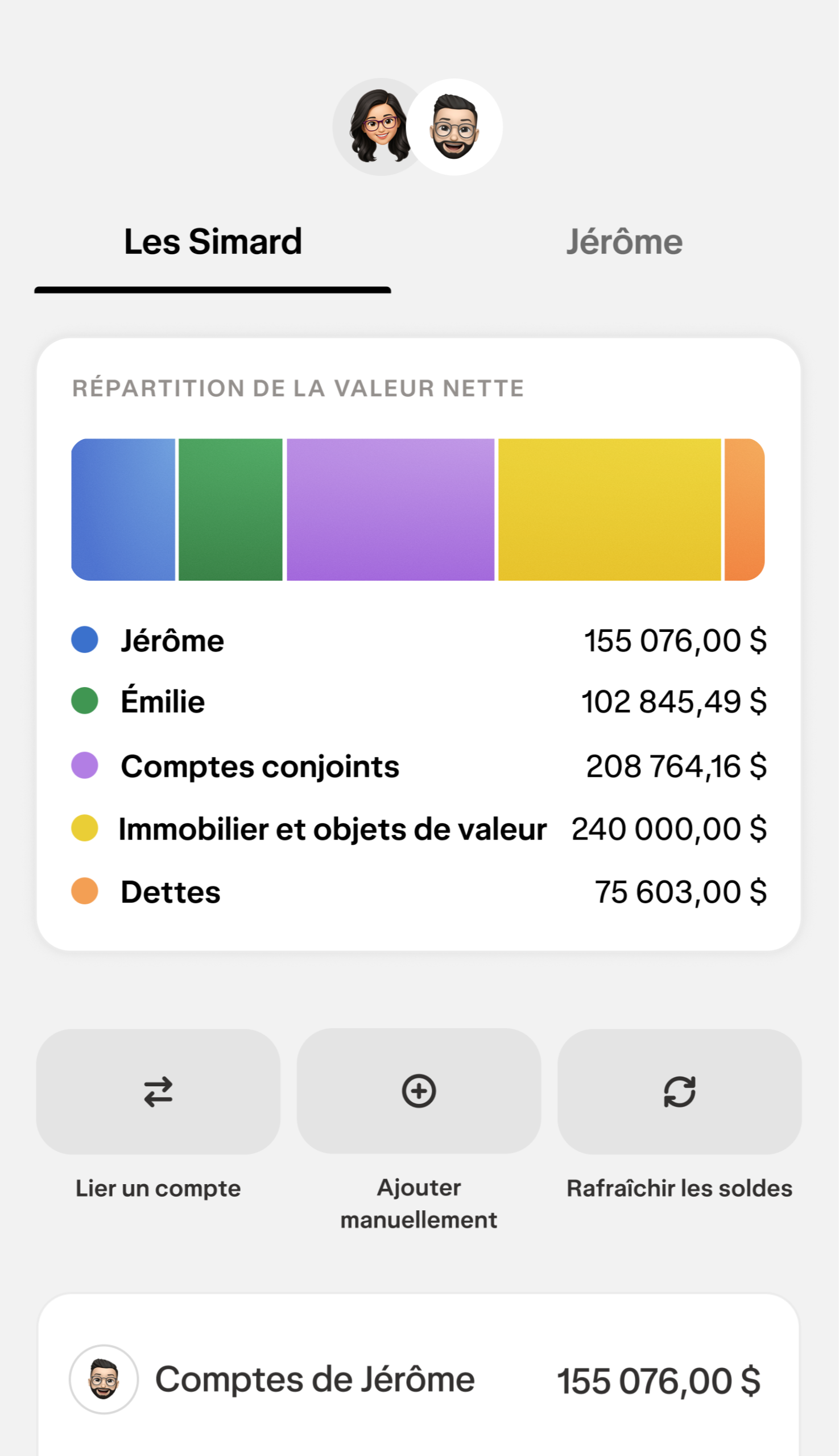 Un écran de l'appli affiche la valeur nette du foyer et le classement, le rendement, le pouls du portefeuille et les séries de l'utilisateur.