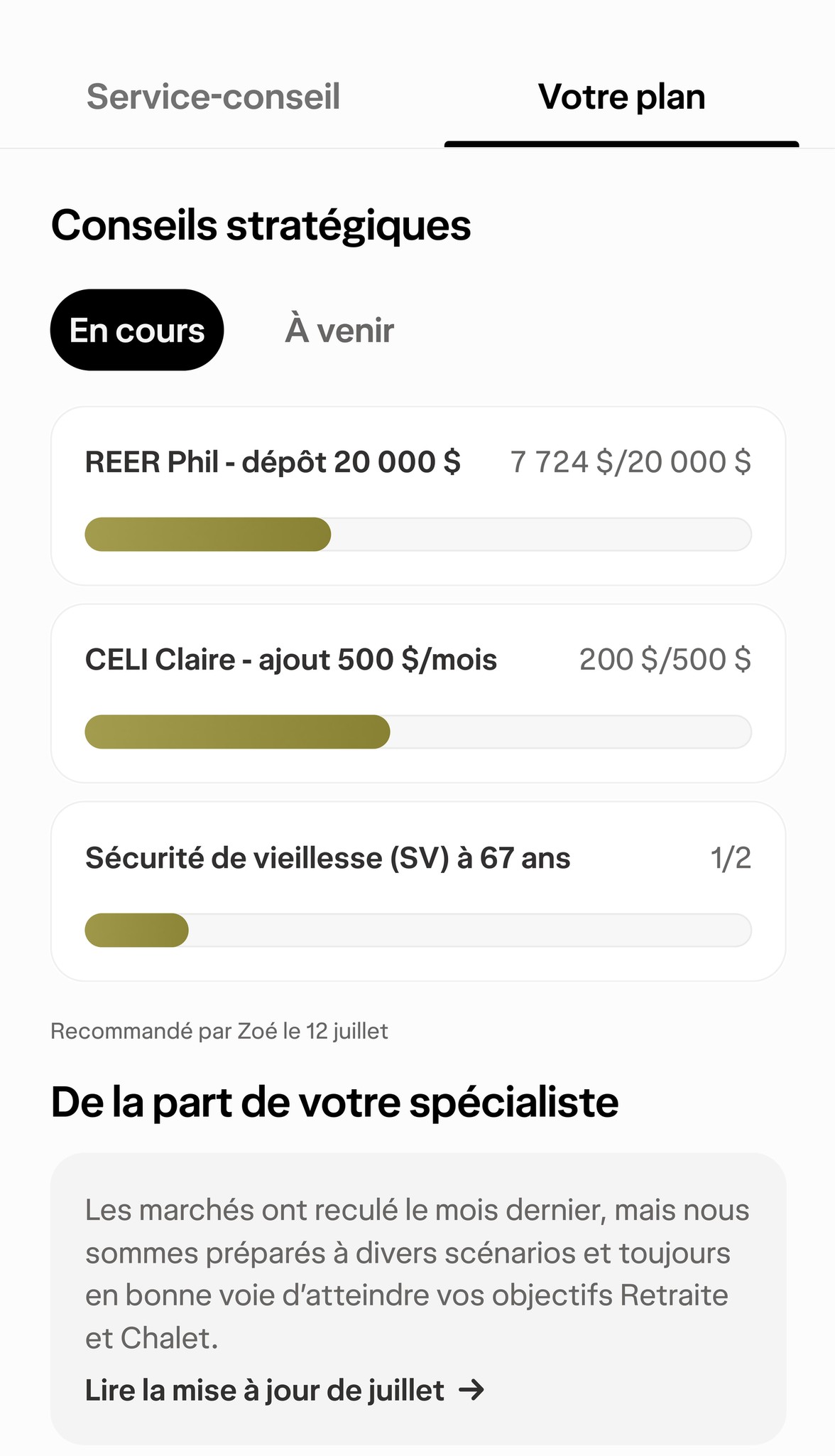 Écran présentant les stratégies d'épargne et d'investissement du plan financier, avec des barres de progression et une note d'une conseillère.