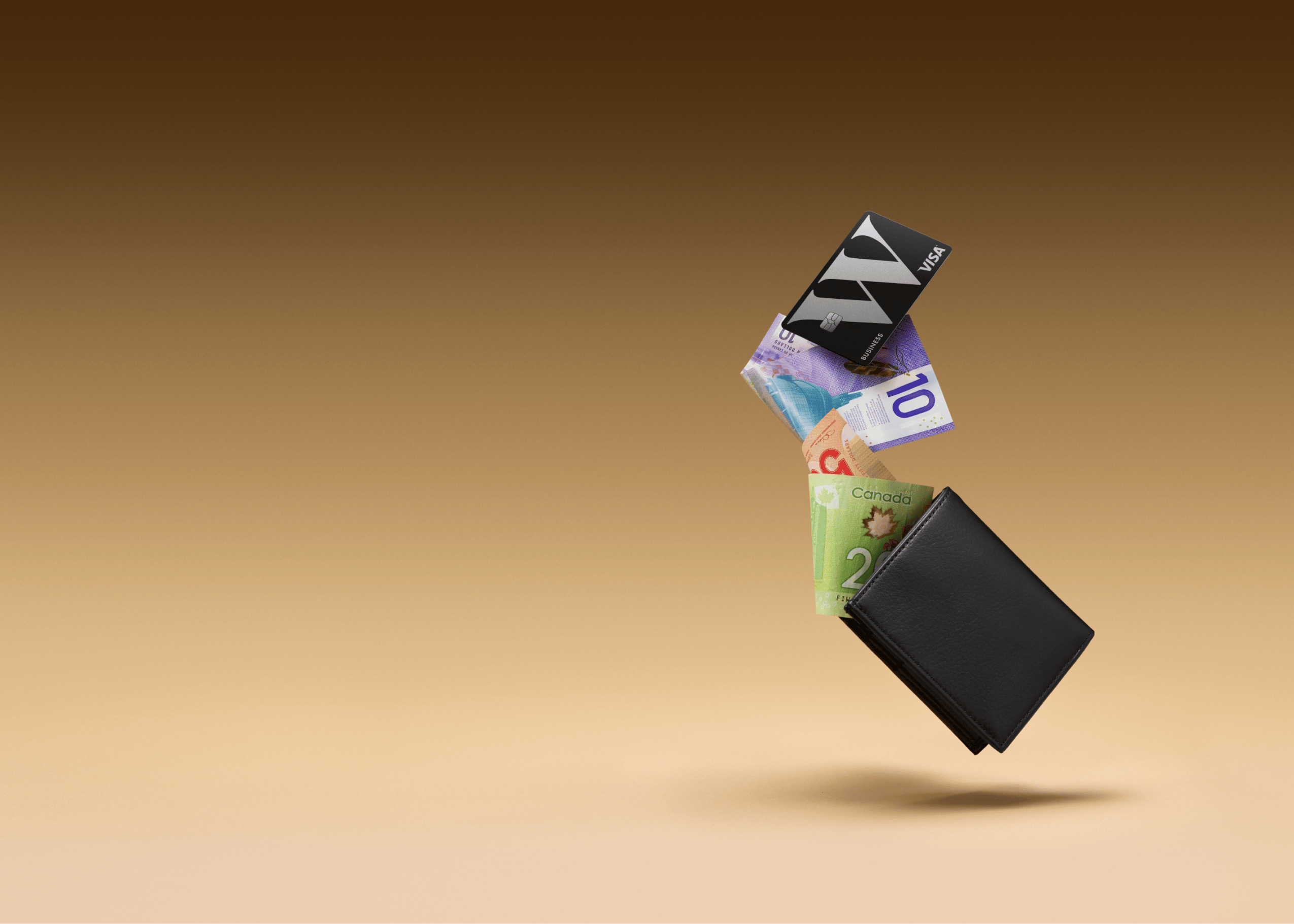 Une carte Wealthsimple Entreprises Visa et des billets d'argent qui s'envolent d'un porteuille.